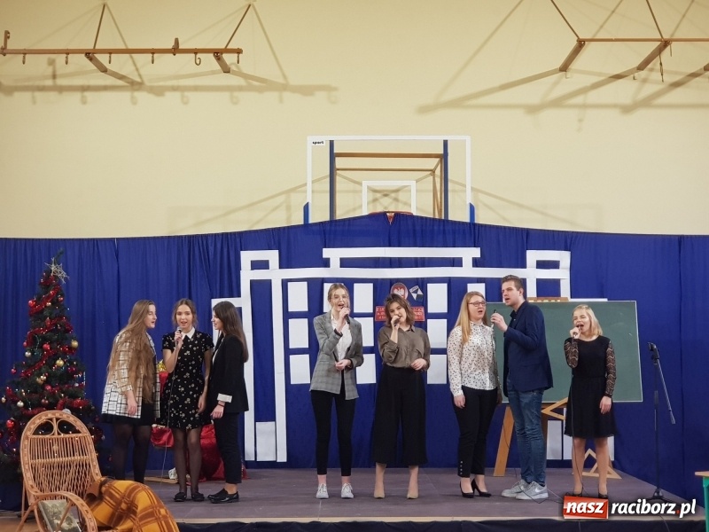 Zdjęcie w galerii na portalu naszraciborz.pl: II LO świętowało Dzień Patrona Szkoły wiadomości z regionu