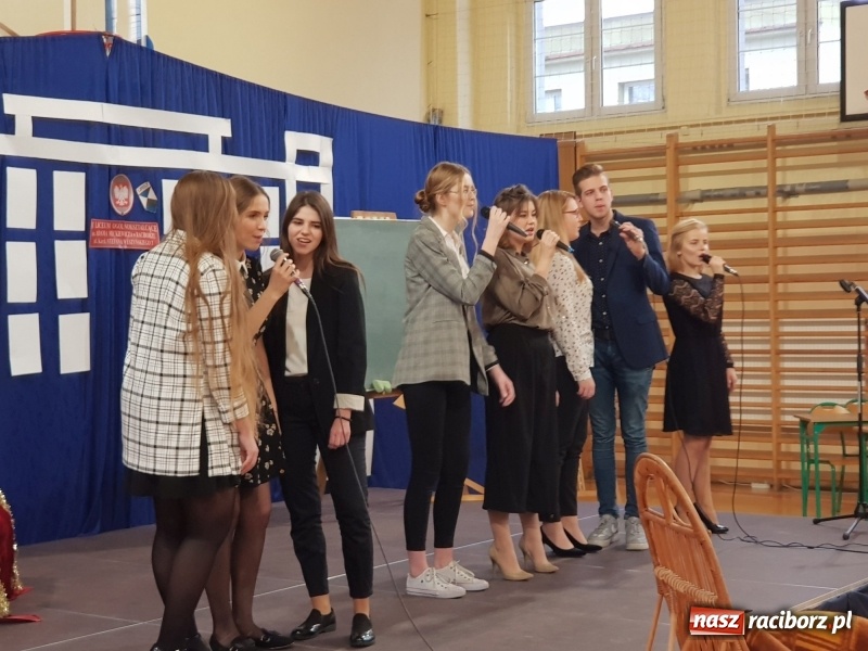 Zdjęcie w galerii na portalu naszraciborz.pl: II LO świętowało Dzień Patrona Szkoły wiadomości z regionu