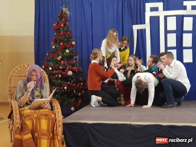 Zdjęcie w galerii na portalu naszraciborz.pl: II LO świętowało Dzień Patrona Szkoły wiadomości z regionu