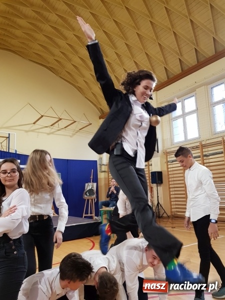 Zdjęcie w galerii na portalu naszraciborz.pl: II LO świętowało Dzień Patrona Szkoły wiadomości z regionu