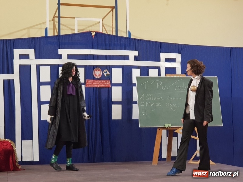 Zdjęcie w galerii na portalu naszraciborz.pl: II LO świętowało Dzień Patrona Szkoły wiadomości z regionu