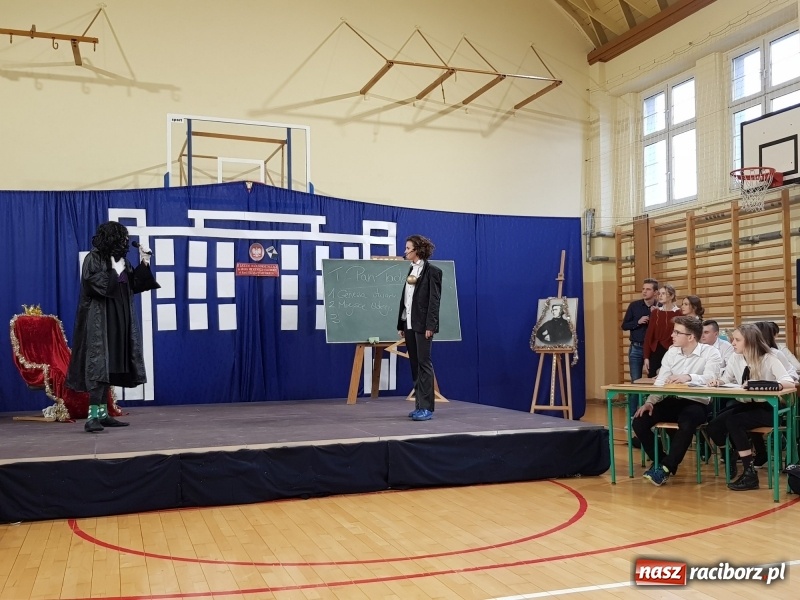 Zdjęcie w galerii na portalu naszraciborz.pl: II LO świętowało Dzień Patrona Szkoły wiadomości z regionu