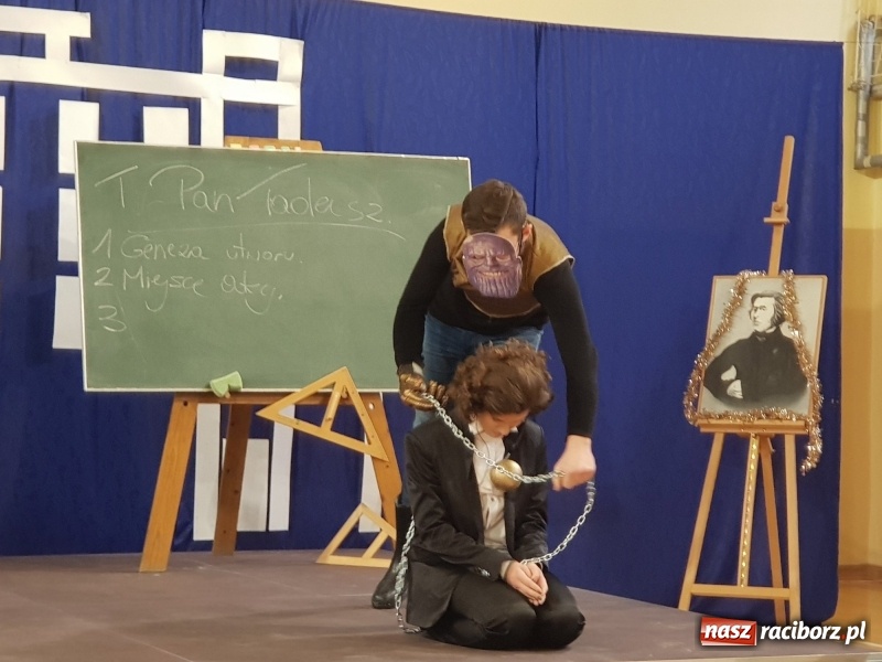 Zdjęcie w galerii na portalu naszraciborz.pl: II LO świętowało Dzień Patrona Szkoły wiadomości z regionu