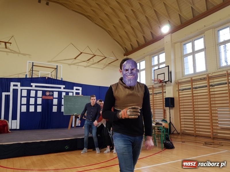 Zdjęcie w galerii na portalu naszraciborz.pl: II LO świętowało Dzień Patrona Szkoły wiadomości z regionu