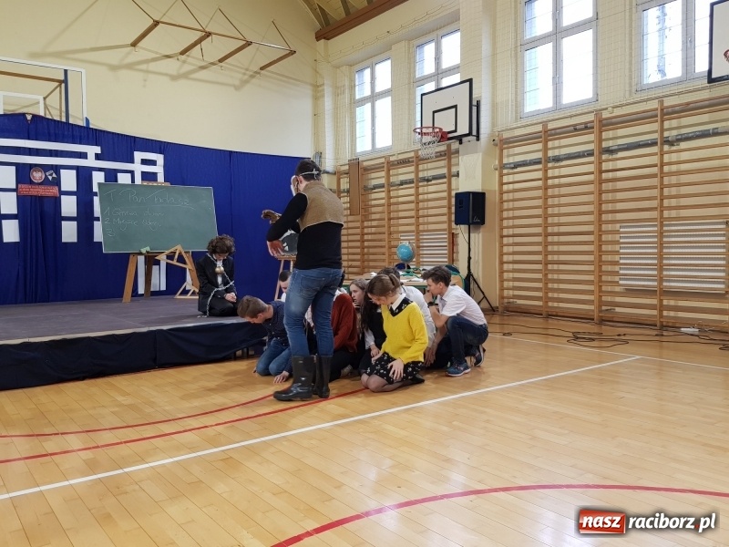 Zdjęcie w galerii na portalu naszraciborz.pl: II LO świętowało Dzień Patrona Szkoły wiadomości z regionu