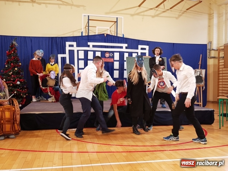 Zdjęcie w galerii na portalu naszraciborz.pl: II LO świętowało Dzień Patrona Szkoły wiadomości z regionu