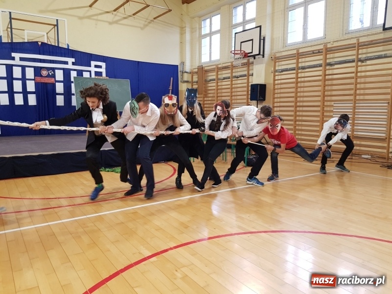 Zdjęcie w galerii na portalu naszraciborz.pl: II LO świętowało Dzień Patrona Szkoły wiadomości z regionu