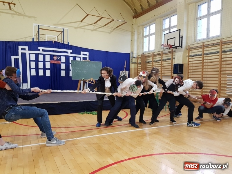 Zdjęcie w galerii na portalu naszraciborz.pl: II LO świętowało Dzień Patrona Szkoły wiadomości z regionu