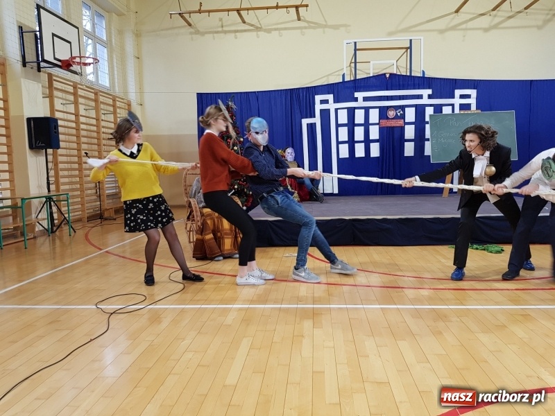 Zdjęcie w galerii na portalu naszraciborz.pl: II LO świętowało Dzień Patrona Szkoły wiadomości z regionu