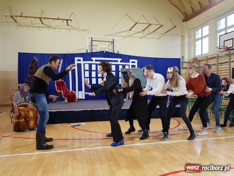 Zdjęcie w galerii na portalu naszraciborz.pl: II LO świętowało Dzień Patrona Szkoły wiadomości z regionu