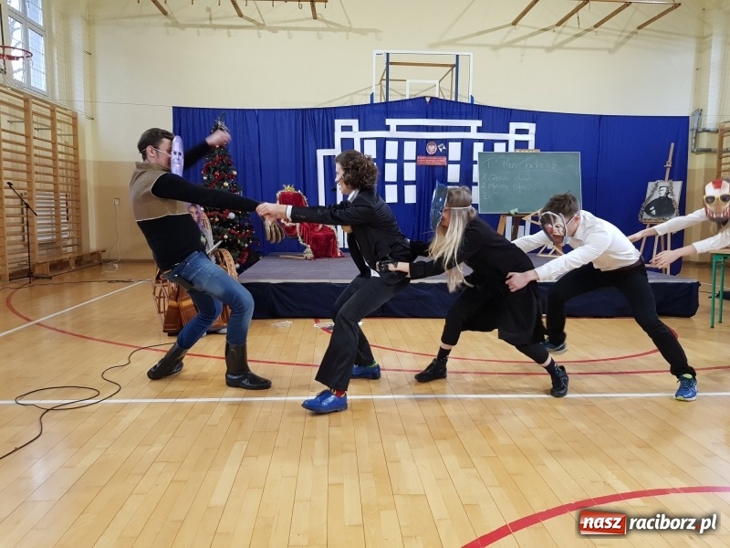 Zdjęcie w galerii na portalu naszraciborz.pl: II LO świętowało Dzień Patrona Szkoły wiadomości z regionu