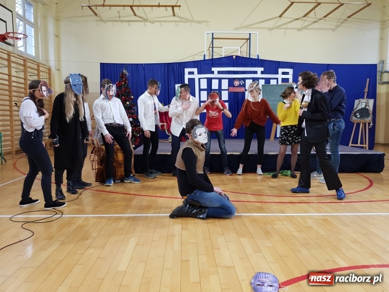 Zdjęcie w galerii na portalu naszraciborz.pl: II LO świętowało Dzień Patrona Szkoły wiadomości z regionu