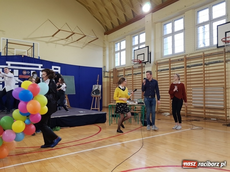 Zdjęcie w galerii na portalu naszraciborz.pl: II LO świętowało Dzień Patrona Szkoły wiadomości z regionu