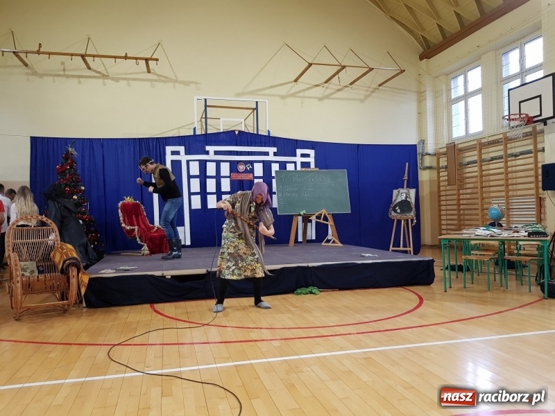 Zdjęcie w galerii na portalu naszraciborz.pl: II LO świętowało Dzień Patrona Szkoły wiadomości z regionu