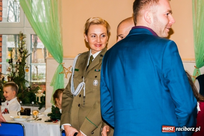 Zdjęcie w galerii na portalu naszraciborz.pl: Kolędy, pastorałki i świąteczna uczta, czyli wigilia w Ośrodku dla Niesłyszących w Raciborzu wiadomości z regionu