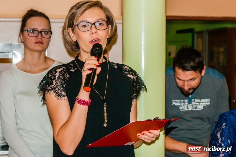 Zdjęcie w galerii na portalu naszraciborz.pl: Kolędy, pastorałki i świąteczna uczta, czyli wigilia w Ośrodku dla Niesłyszących w Raciborzu wiadomości z regionu