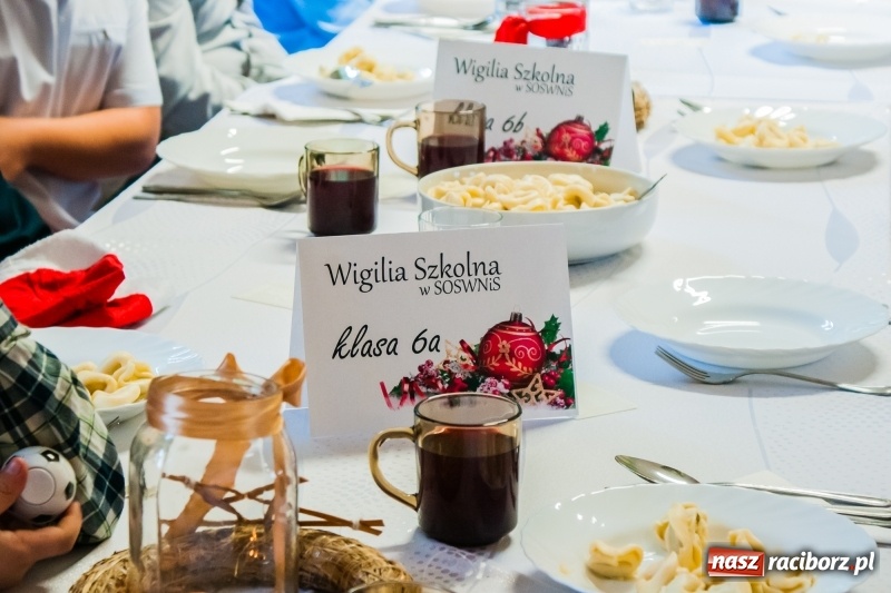 Zdjęcie w galerii na portalu naszraciborz.pl: Kolędy, pastorałki i świąteczna uczta, czyli wigilia w Ośrodku dla Niesłyszących w Raciborzu wiadomości z regionu