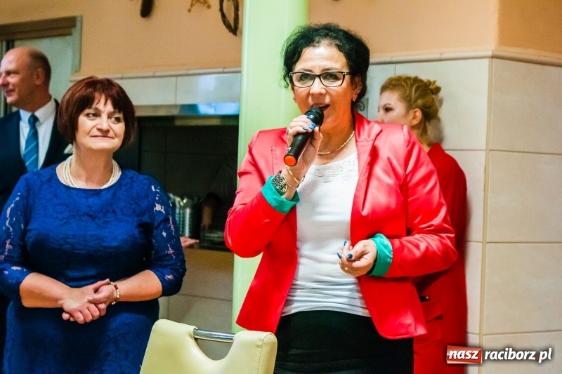 Zdjęcie w galerii na portalu naszraciborz.pl: Kolędy, pastorałki i świąteczna uczta, czyli wigilia w Ośrodku dla Niesłyszących w Raciborzu wiadomości z regionu