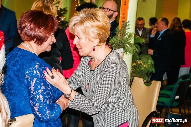 Zdjęcie w galerii na portalu naszraciborz.pl: Kolędy, pastorałki i świąteczna uczta, czyli wigilia w Ośrodku dla Niesłyszących w Raciborzu wiadomości z regionu