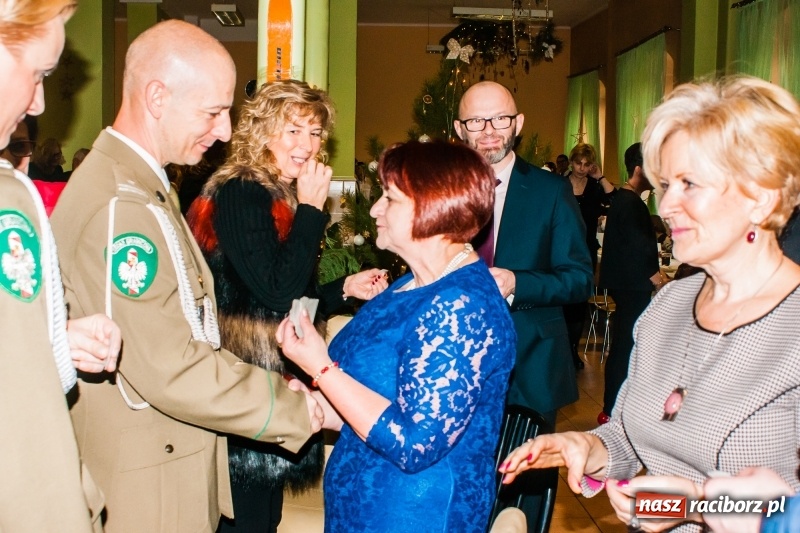 Zdjęcie w galerii na portalu naszraciborz.pl: Kolędy, pastorałki i świąteczna uczta, czyli wigilia w Ośrodku dla Niesłyszących w Raciborzu wiadomości z regionu