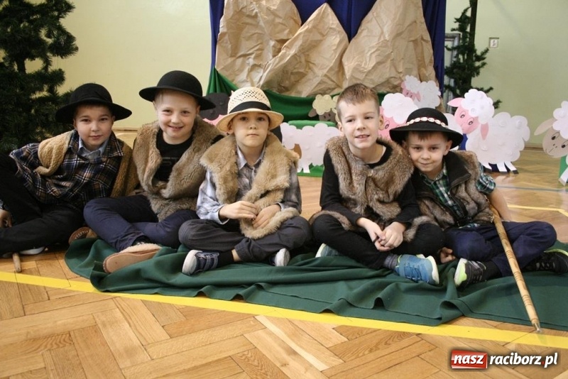 Zdjęcie w galerii na portalu naszraciborz.pl: Hej kolęda, kolęda, hej kolędy to czas…Jasełka w Tworkowie  wiadomości z regionu