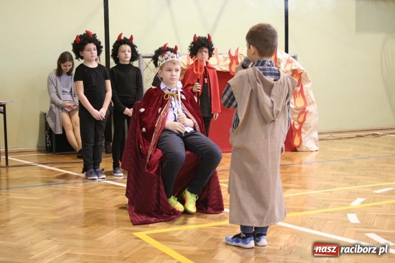 Zdjęcie w galerii na portalu naszraciborz.pl: Hej kolęda, kolęda, hej kolędy to czas…Jasełka w Tworkowie  wiadomości z regionu