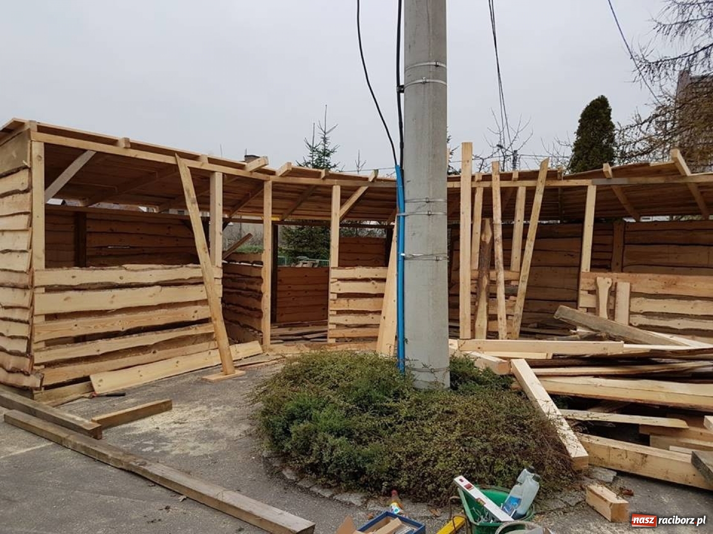 Zdjęcie w galerii na portalu naszraciborz.pl: W Dziergowicach powstaje ogromna żywa szopka  wiadomości z regionu