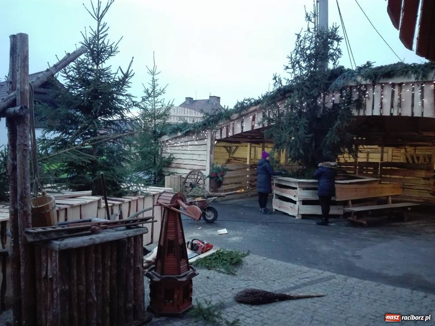 Zdjęcie w galerii na portalu naszraciborz.pl: W Dziergowicach powstaje ogromna żywa szopka  wiadomości z regionu