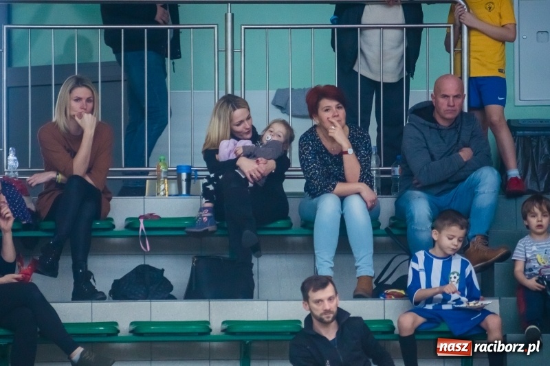 Zdjęcie w galerii na portalu naszraciborz.pl: Świąteczne granie w Arenie Rafako wiadomości z regionu