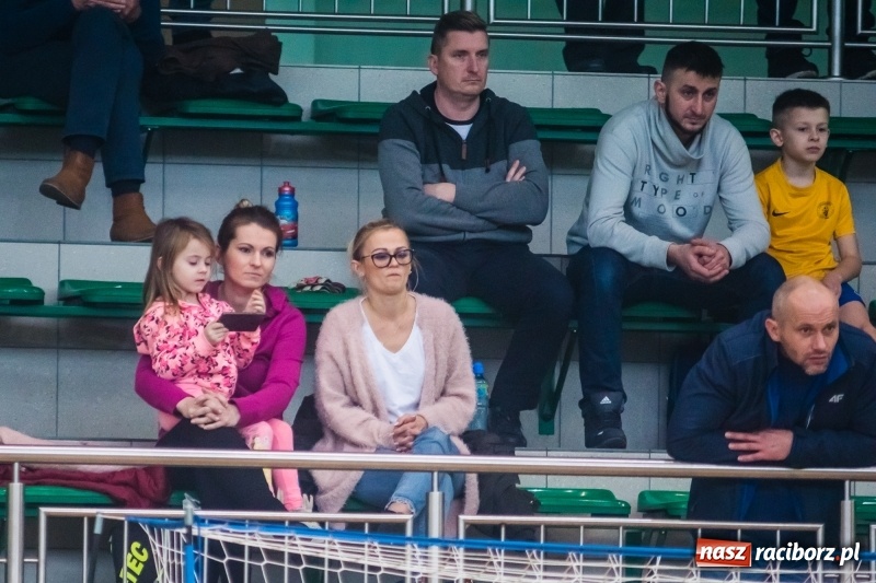 Zdjęcie w galerii na portalu naszraciborz.pl: Świąteczne granie w Arenie Rafako wiadomości z regionu