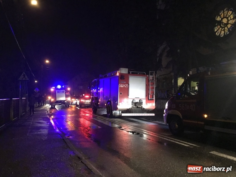 Zdjęcie w galerii na portalu naszraciborz.pl: Tragedia w Pogrzebieniu. Starszy mężczyzna śmiertelnie potrącony przy kościele  wiadomości z regionu
