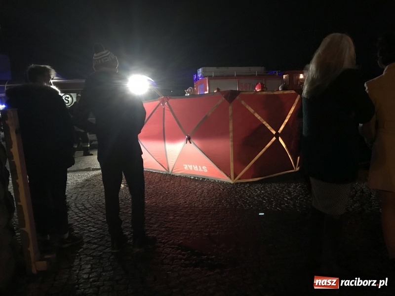 Zdjęcie w galerii na portalu naszraciborz.pl: Tragedia w Pogrzebieniu. Starszy mężczyzna śmiertelnie potrącony przy kościele  wiadomości z regionu