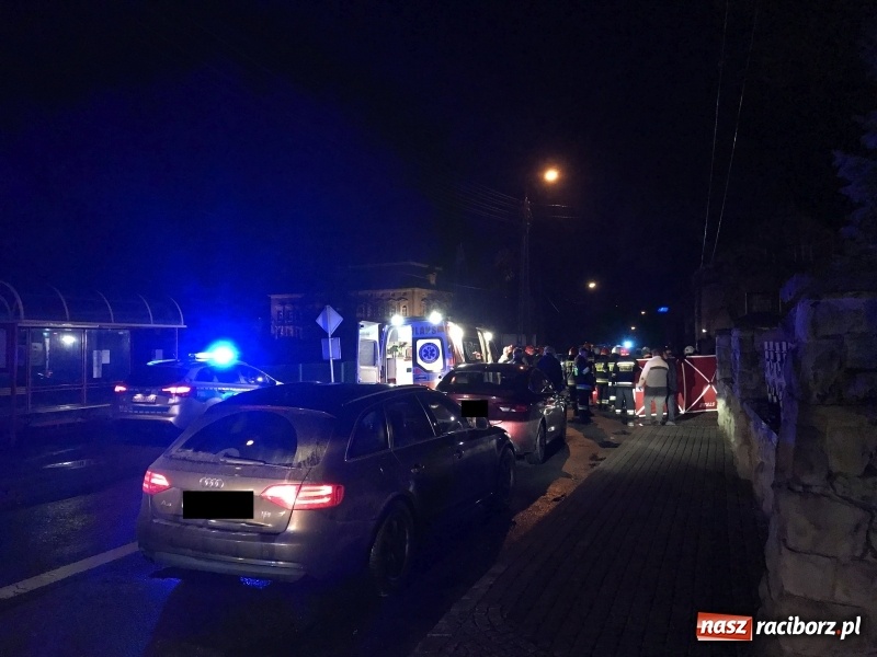 Zdjęcie w galerii na portalu naszraciborz.pl: Tragedia w Pogrzebieniu. Starszy mężczyzna śmiertelnie potrącony przy kościele  wiadomości z regionu