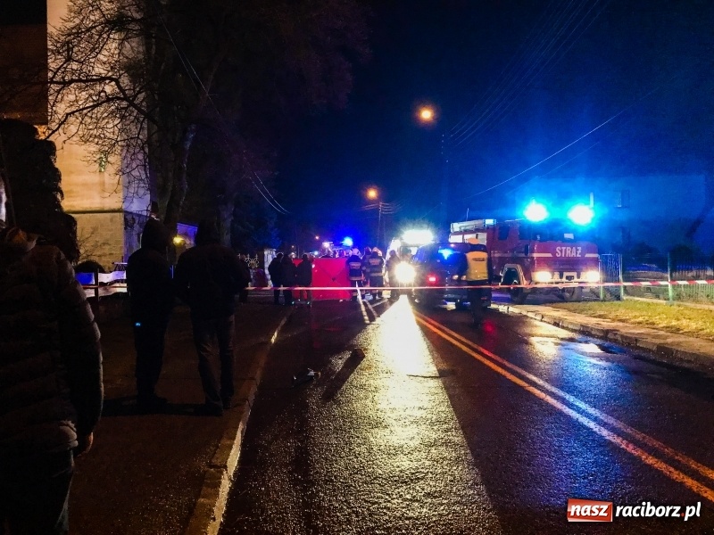 Zdjęcie w galerii na portalu naszraciborz.pl: Tragedia w Pogrzebieniu. Starszy mężczyzna śmiertelnie potrącony przy kościele  wiadomości z regionu