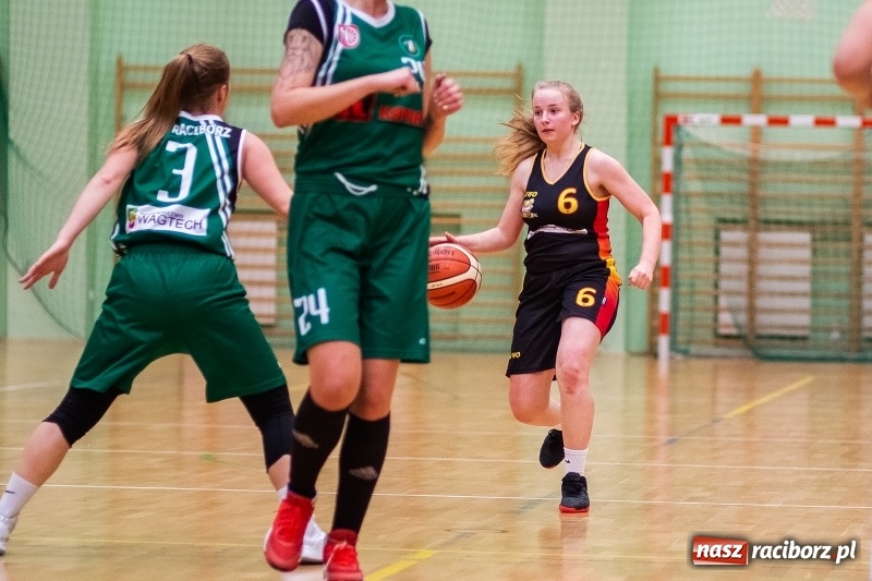 Zdjęcie w galerii na portalu naszraciborz.pl: Bez świątecznego cudu. Kolejna porażka RKK AZS Racibórz wiadomości z regionu