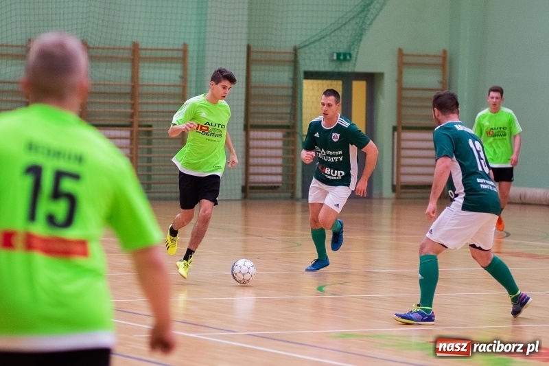 Zdjęcie w galerii na portalu naszraciborz.pl: Ciekawe starcia w raciborskiej HLPN wiadomości z regionu