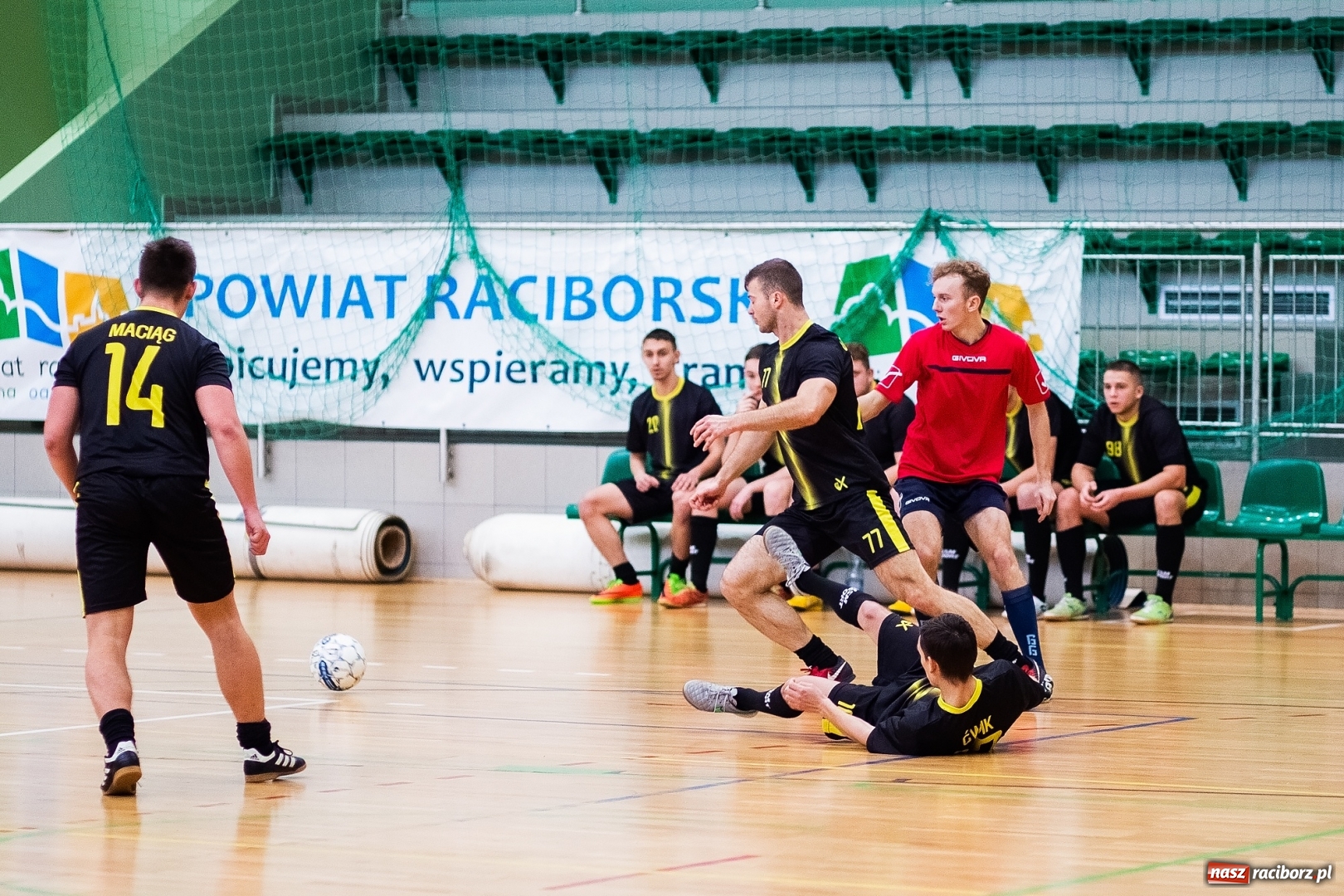 Zdjęcie w galerii na portalu naszraciborz.pl: Prawdziwy maraton futsalu w Arenie Rafako FOTO i WIDEO wiadomości z regionu