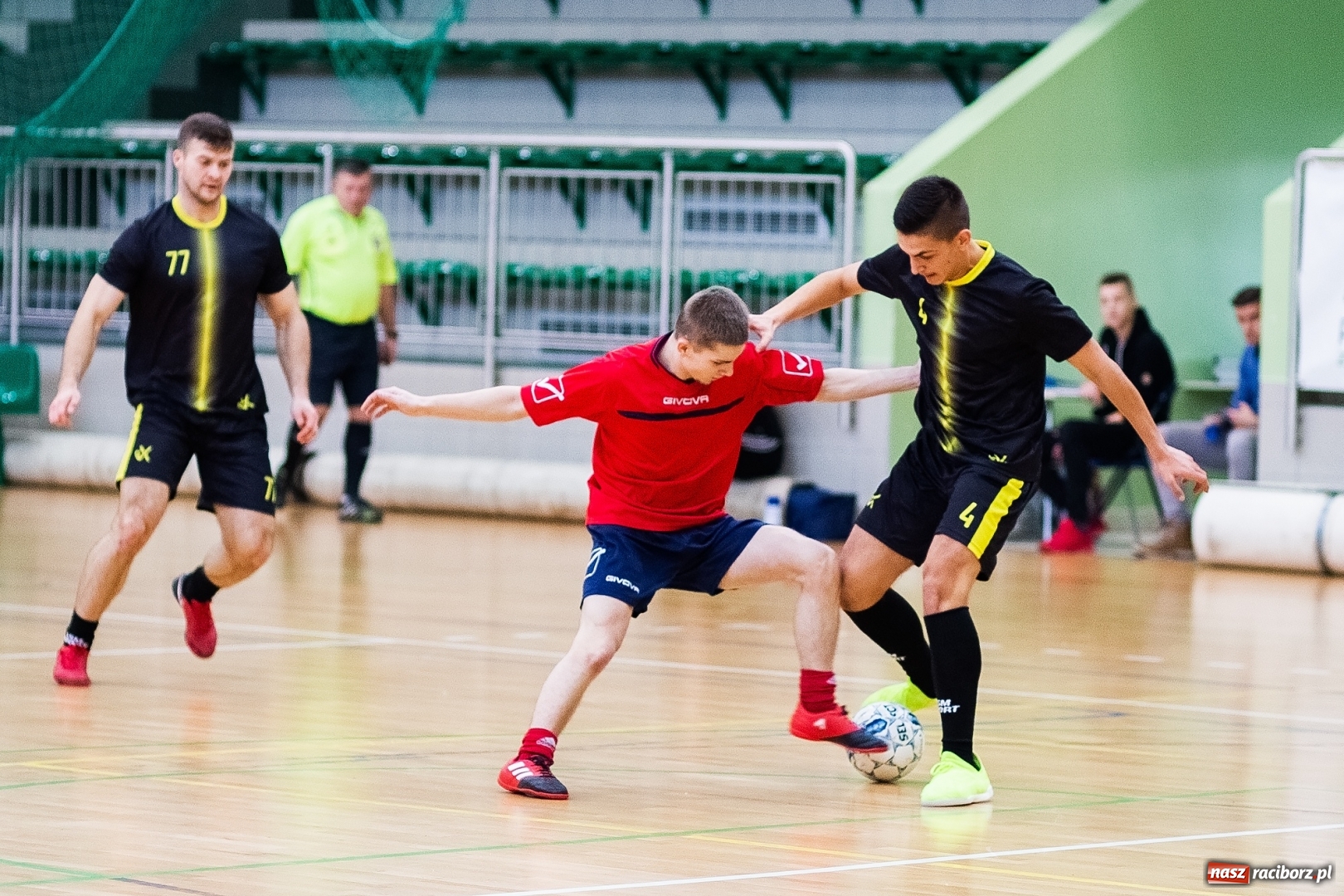 Zdjęcie w galerii na portalu naszraciborz.pl: Prawdziwy maraton futsalu w Arenie Rafako FOTO i WIDEO wiadomości z regionu