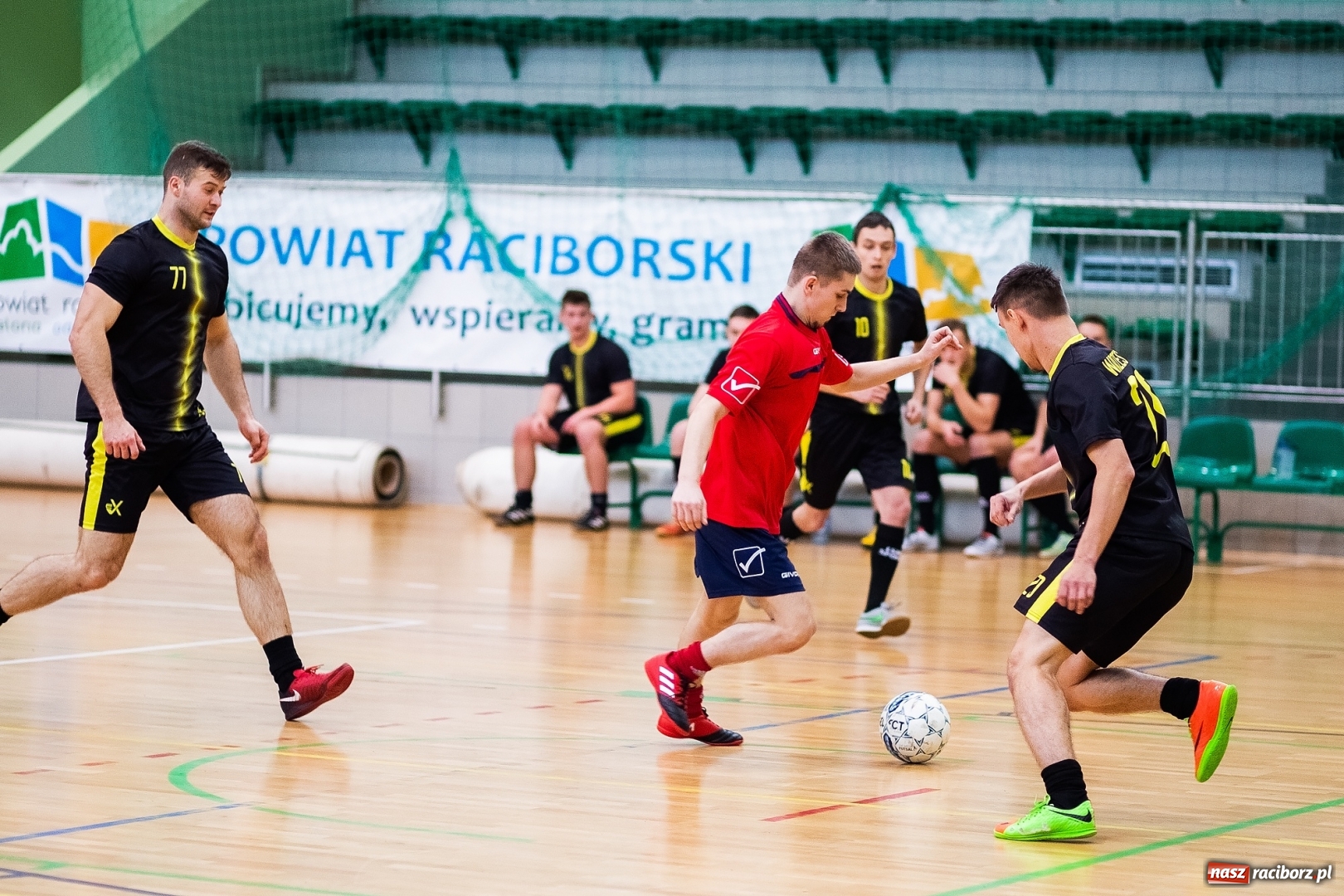 Zdjęcie w galerii na portalu naszraciborz.pl: Prawdziwy maraton futsalu w Arenie Rafako FOTO i WIDEO wiadomości z regionu