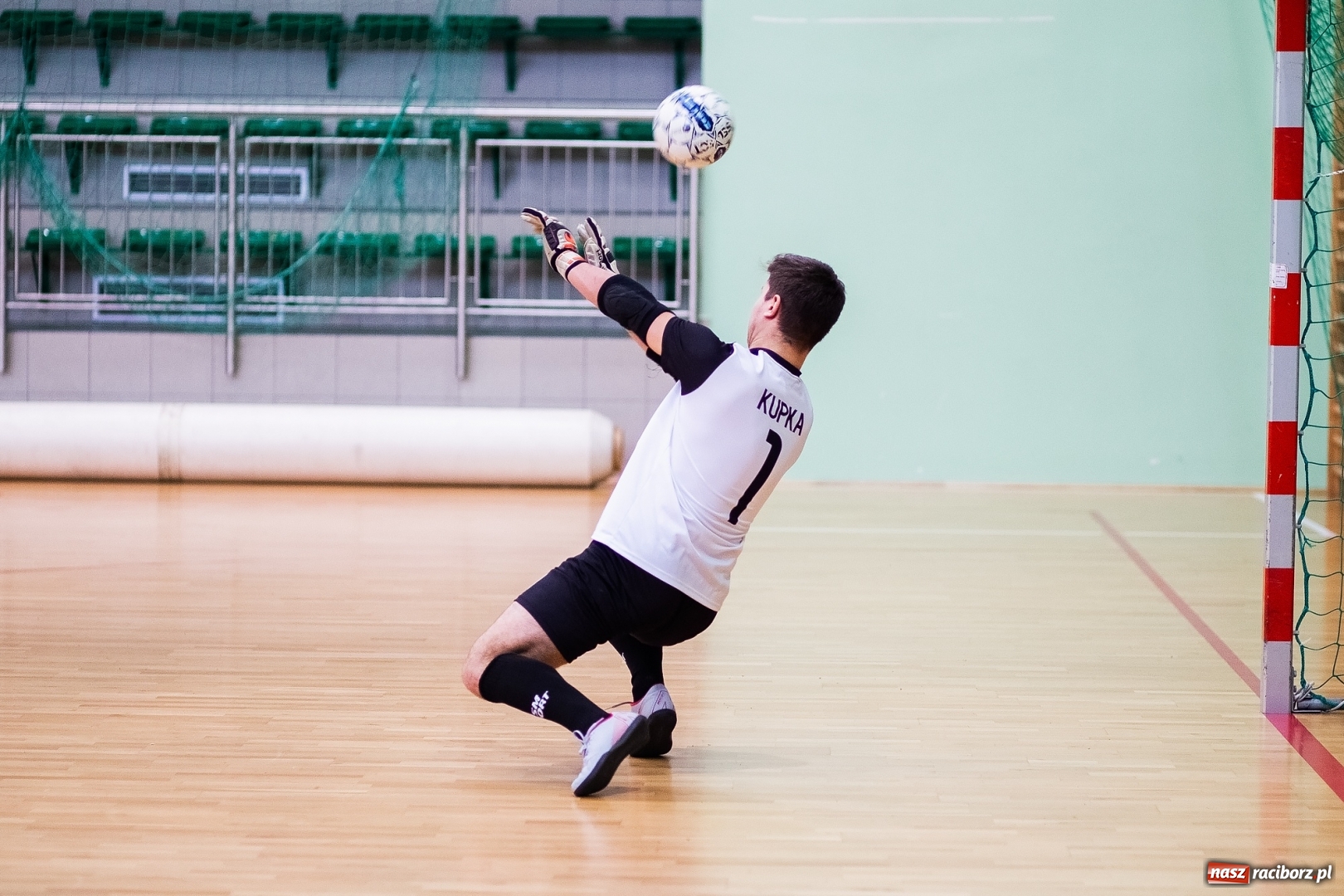 Zdjęcie w galerii na portalu naszraciborz.pl: Prawdziwy maraton futsalu w Arenie Rafako FOTO i WIDEO wiadomości z regionu
