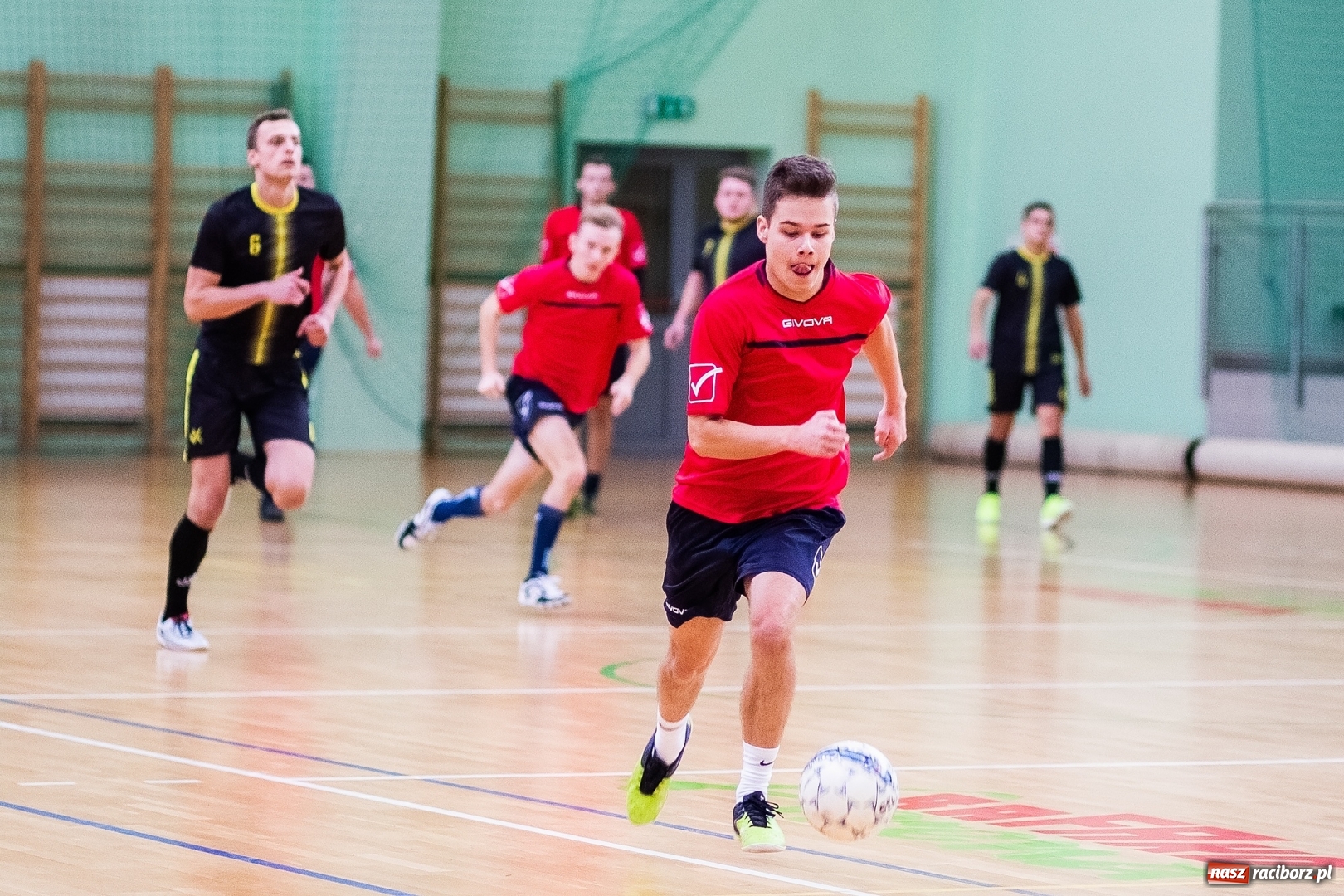 Zdjęcie w galerii na portalu naszraciborz.pl: Prawdziwy maraton futsalu w Arenie Rafako FOTO i WIDEO wiadomości z regionu