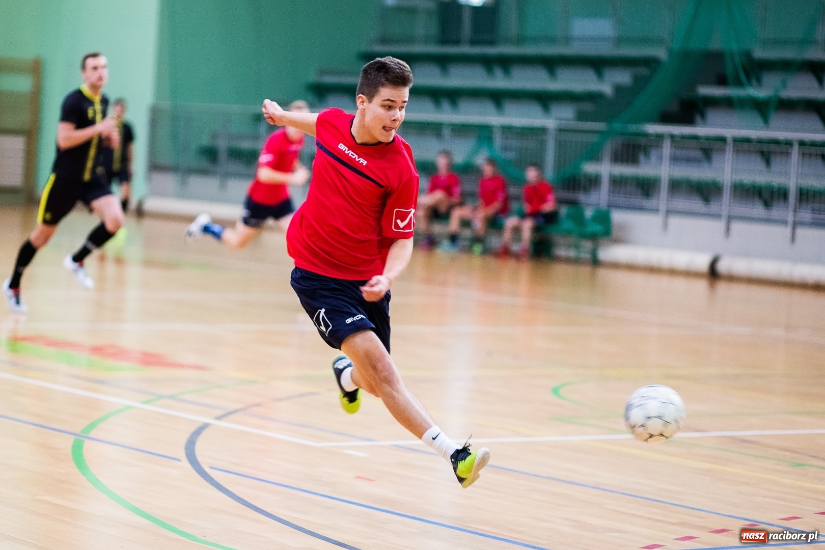 Zdjęcie w galerii na portalu naszraciborz.pl: Prawdziwy maraton futsalu w Arenie Rafako FOTO i WIDEO wiadomości z regionu