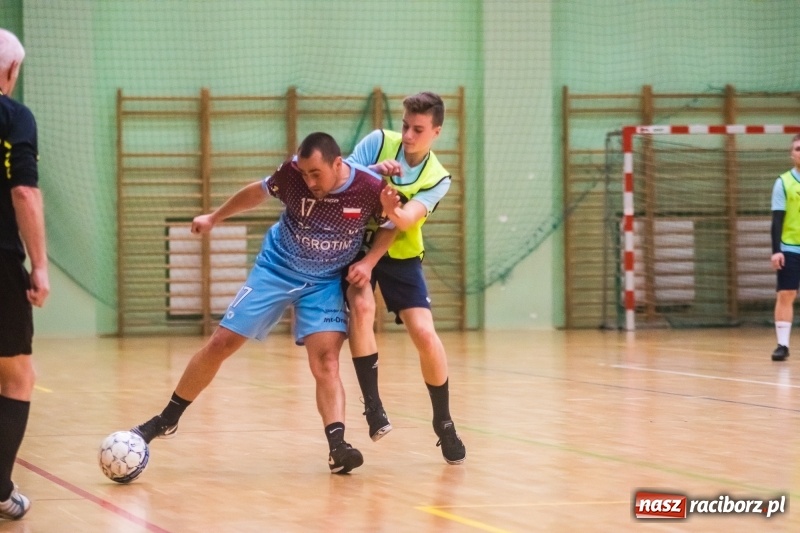 Zdjęcie w galerii na portalu naszraciborz.pl: Prawdziwy maraton futsalu w Arenie Rafako FOTO i WIDEO wiadomości z regionu