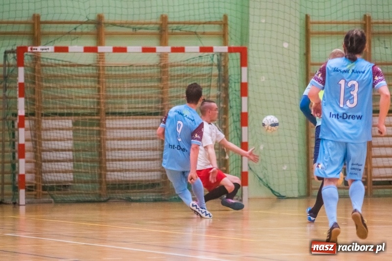 Zdjęcie w galerii na portalu naszraciborz.pl: Prawdziwy maraton futsalu w Arenie Rafako FOTO i WIDEO wiadomości z regionu