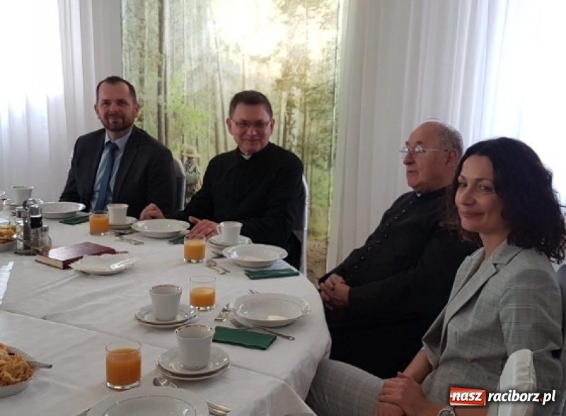 Zdjęcie w galerii na portalu naszraciborz.pl: Perła nie zapomina o samotnych  wiadomości z regionu