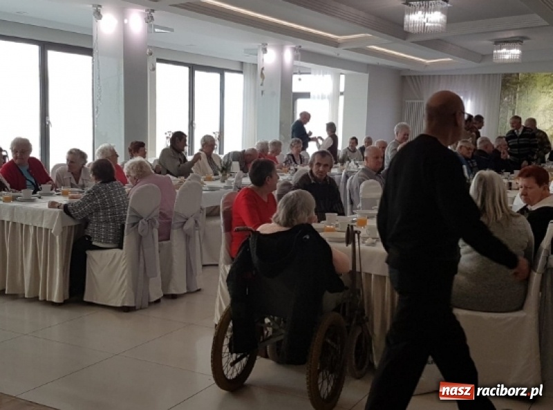 Zdjęcie w galerii na portalu naszraciborz.pl: Perła nie zapomina o samotnych  wiadomości z regionu