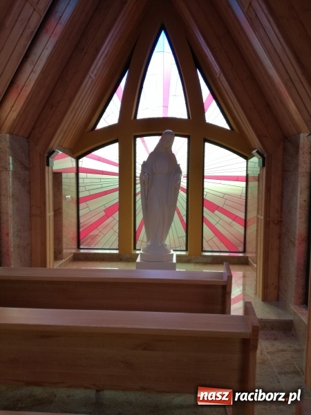 Zdjęcie w galerii na portalu naszraciborz.pl: W Kornicach stanęła nowa kaplica wiadomości z regionu