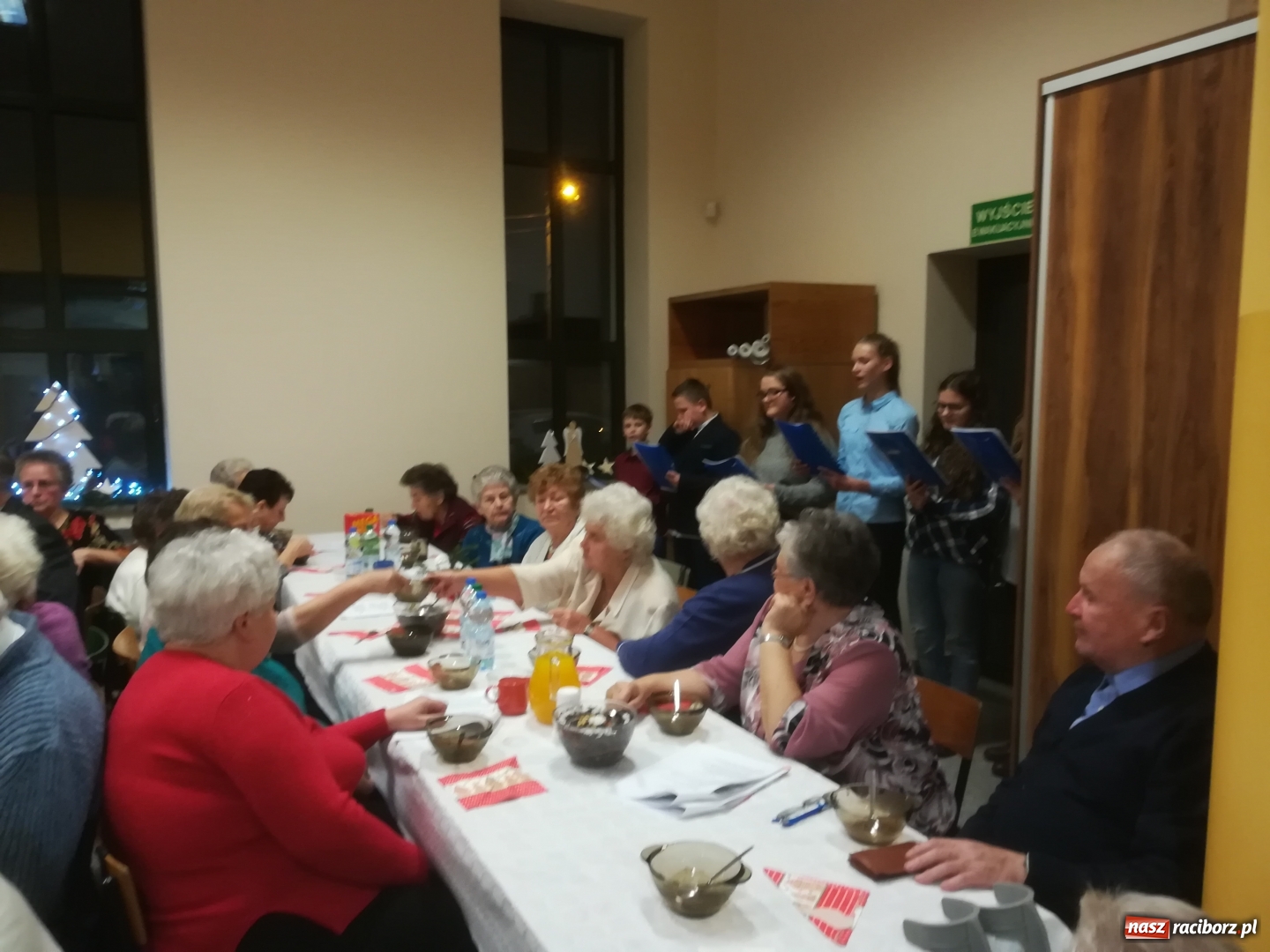 Zdjęcie w galerii na portalu naszraciborz.pl: Starsi i samotni na Wigilijce w Rudach  wiadomości z regionu