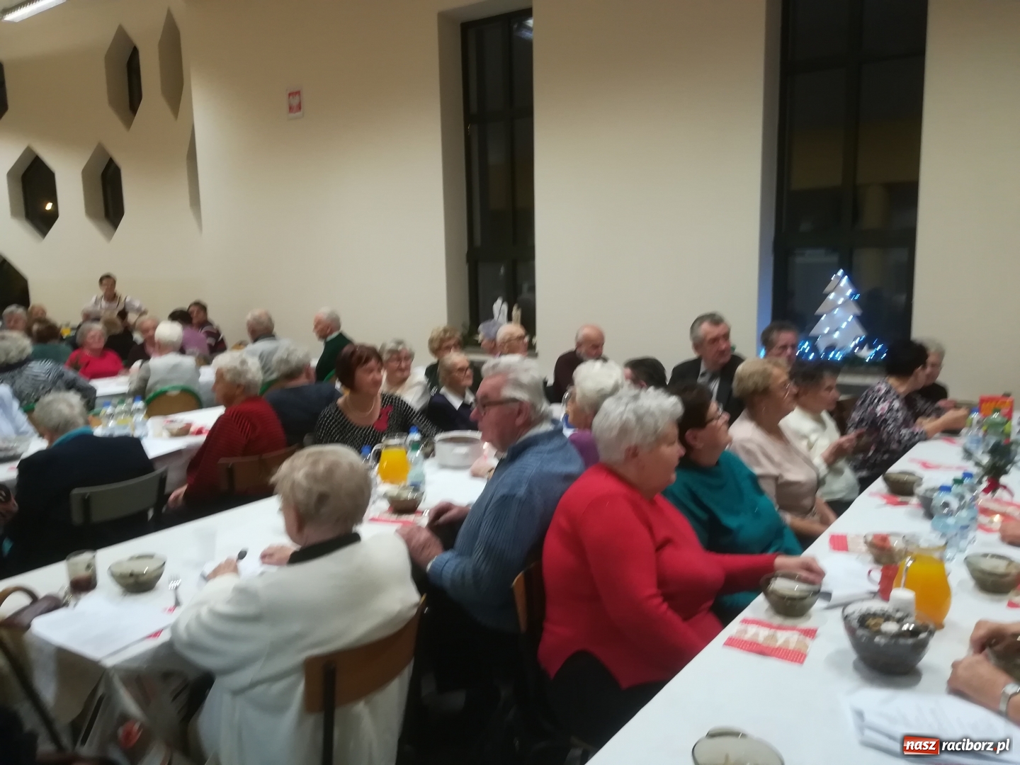 Zdjęcie w galerii na portalu naszraciborz.pl: Starsi i samotni na Wigilijce w Rudach  wiadomości z regionu