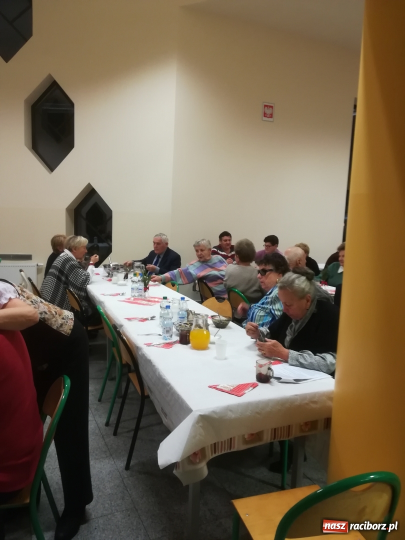 Zdjęcie w galerii na portalu naszraciborz.pl: Starsi i samotni na Wigilijce w Rudach  wiadomości z regionu